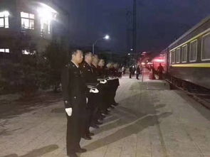 山西一男子不幸遭遇意外，脖子被扎多根烧烤签，紧急送医救治