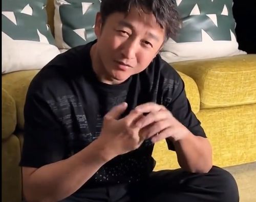 拳王邹市明否认中年返贫
